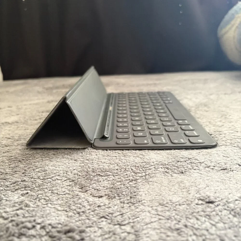 Apple iPad Pro Smart Keyboard 10.5” | Model A1829 | With Box